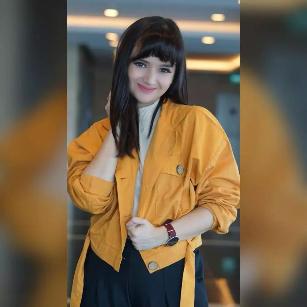 Potret Angelica Simperler dengan tampilan berponi © Instagram