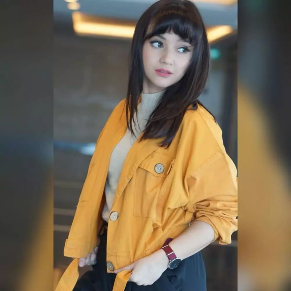 Potret Angelica Simperler dengan tampilan berponi © Instagram