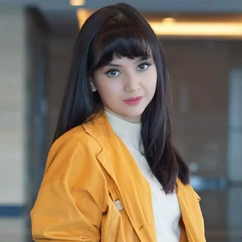 Potret Angelica Simperler dengan tampilan berponi © Instagram