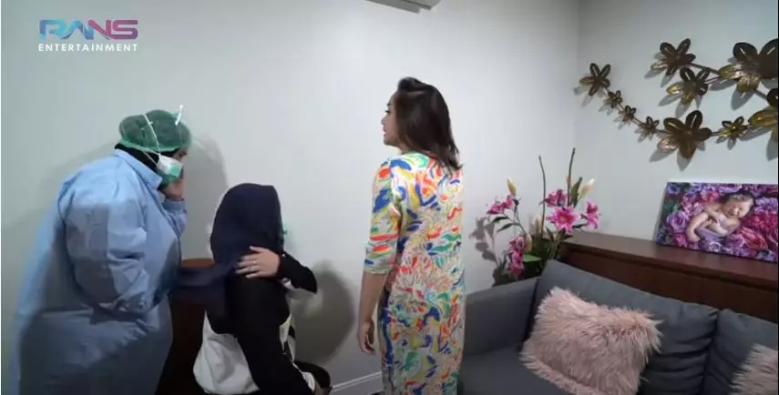 Nagita Slavina periksa kandungan © 2021 YouTube Nagita Slavina periksa kandungan © 2021 YouTube