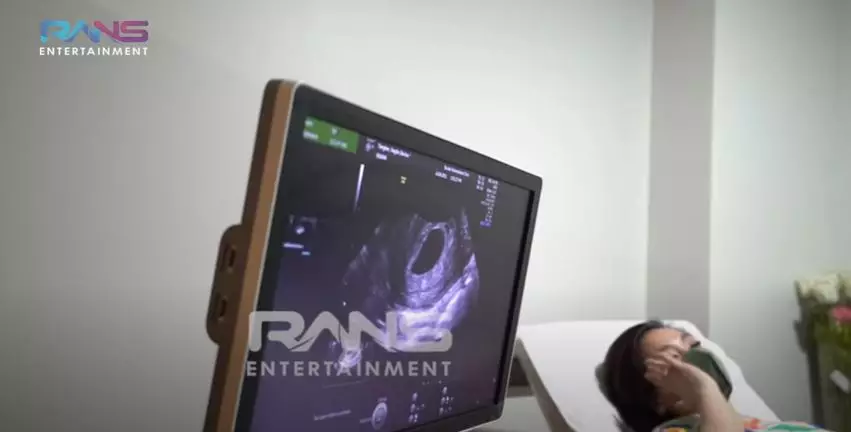 Nagita Slavina periksa kandungan © 2021 YouTube Nagita Slavina periksa kandungan © 2021 YouTube