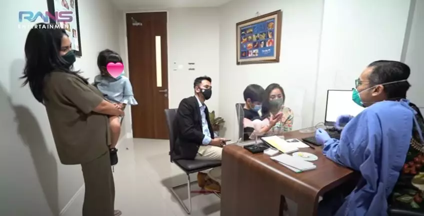 Nagita Slavina periksa kandungan © 2021 YouTube Nagita Slavina periksa kandungan © 2021 YouTube