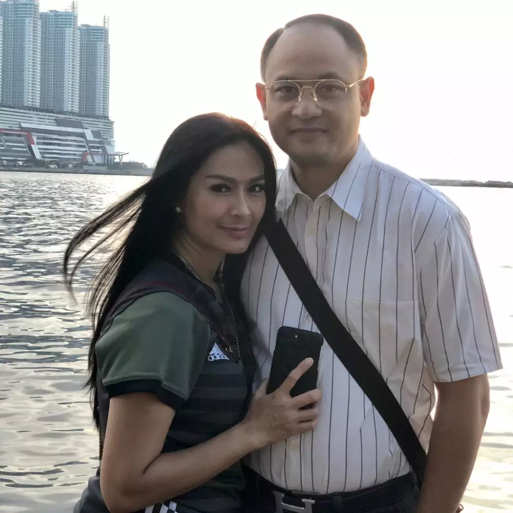 fakta pernikahan iis dahlia dan satrio © berbagai sumber