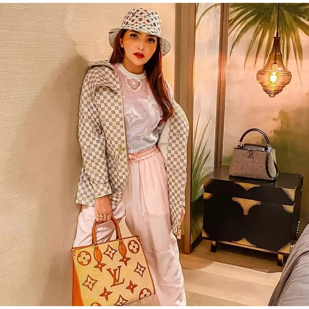 Gaya fashion 10 ibu seleb ini stylish abis, bak remaja