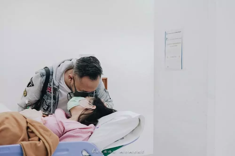 Momen suami seleb dampingi persalinan © Instagram