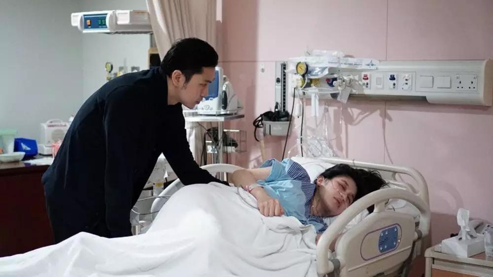 Momen suami seleb dampingi persalinan © Instagram