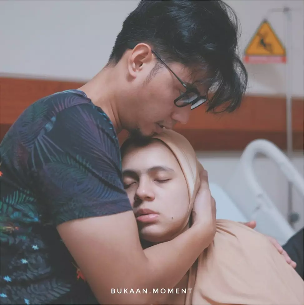 Momen suami seleb dampingi persalinan © Instagram