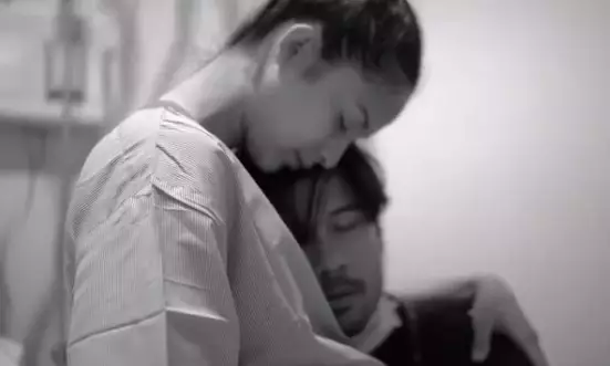Momen suami seleb dampingi persalinan © Instagram