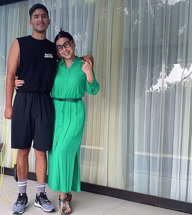 Potret terbaru Titi DJ makin langsing © 2021 Instagram