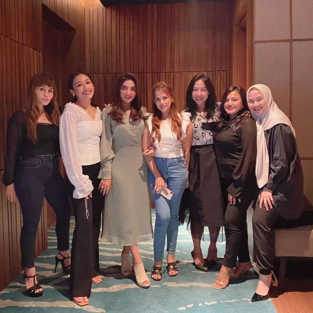 Beda gaya Ashanty dan Krisdayanti di keseharian © Instagram Beda gaya Ashanty dan Krisdayanti di keseharian © Instagram