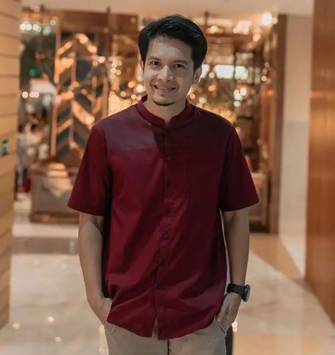 pesinetron ganteng saat pakai baju koko © berbagai sumber