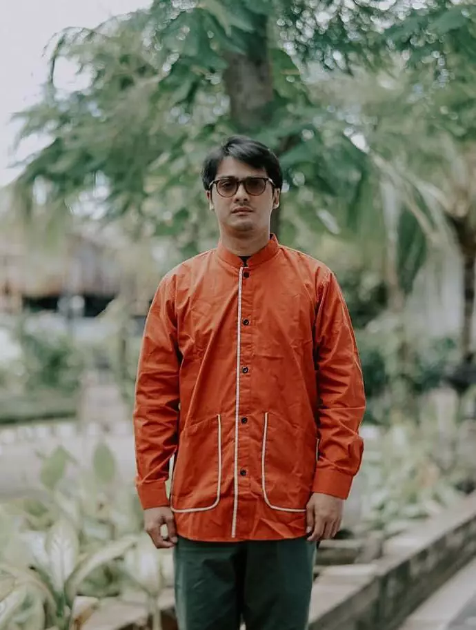 pesinetron ganteng saat pakai baju koko © berbagai sumber