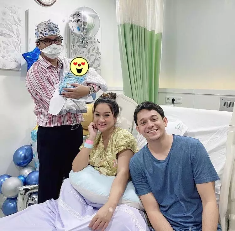 Seleb melahirkan saat Ramadan © berbagai sumber Seleb melahirkan saat Ramadan © berbagai sumber