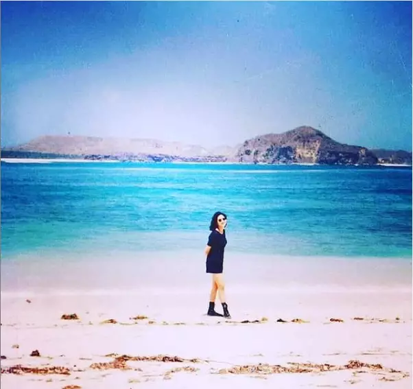 nostalgia gaya outfit Nike Ardila © 2021 brilio.net