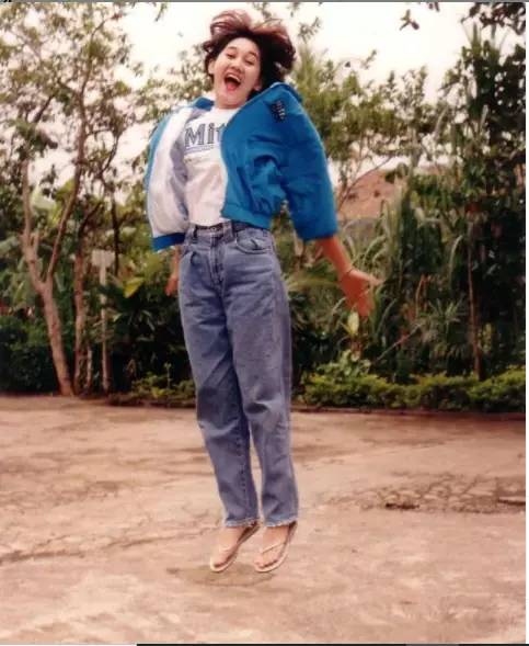 nostalgia gaya outfit Nike Ardila © 2021 brilio.net