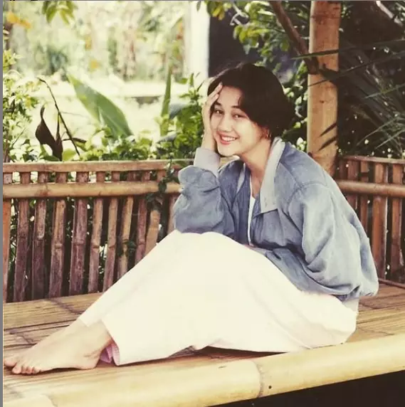 nostalgia gaya outfit Nike Ardila © 2021 brilio.net