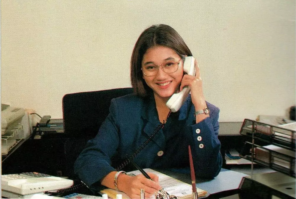 nostalgia gaya outfit Nike Ardila © 2021 brilio.net