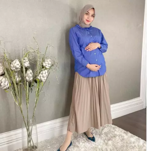 outfit berhijab ibu hamil © 2021 brilio.net outfit berhijab ibu hamil © 2021 brilio.net