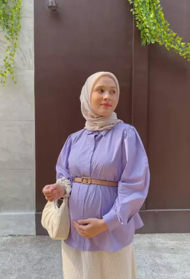 outfit berhijab ibu hamil © 2021 brilio.net outfit berhijab ibu hamil © 2021 brilio.net