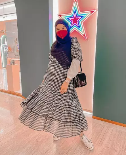 outfit berhijab ibu hamil © 2021 brilio.net outfit berhijab ibu hamil © 2021 brilio.net