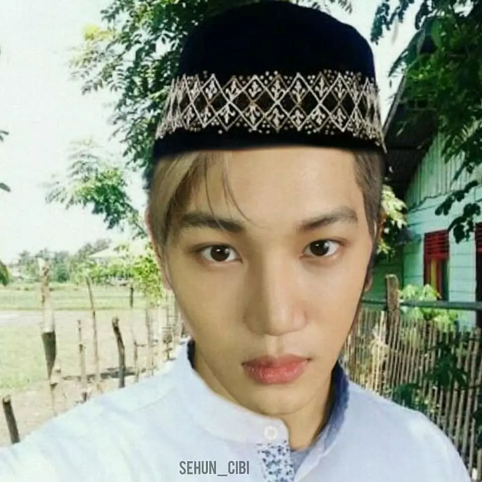 Hasil editan personil Exo outfit tarawih © Instagram/@bucinyaa_exo Hasil editan personil Exo outfit tarawih © Instagram/@bucinyaa_exo
