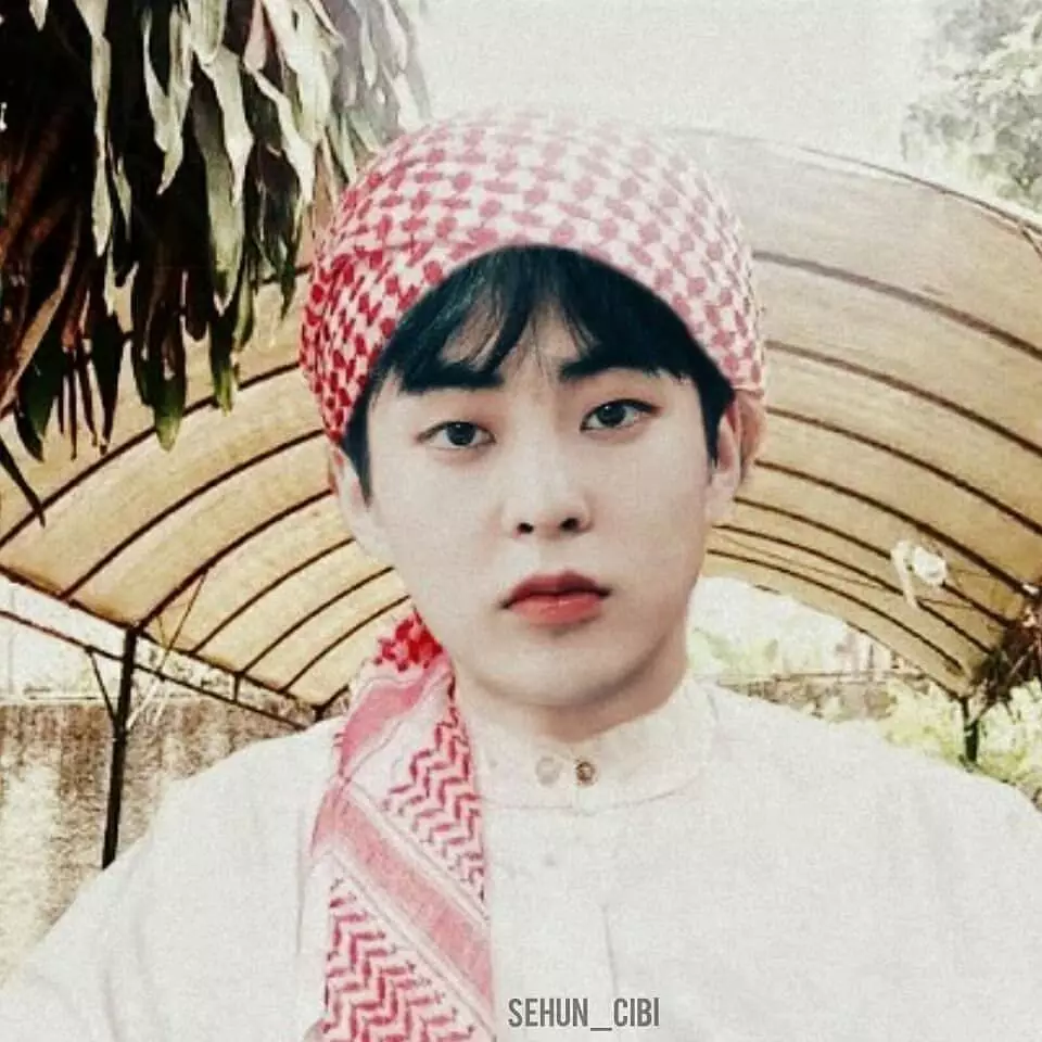 Hasil editan personil Exo outfit tarawih © Instagram/@bucinyaa_exo Hasil editan personil Exo outfit tarawih © Instagram/@bucinyaa_exo