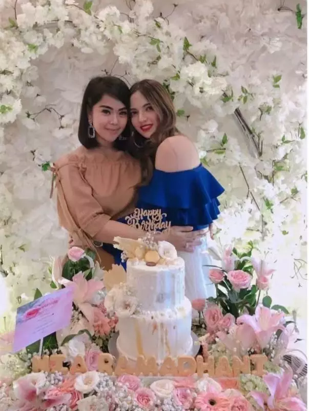 kue ultah keluarga Nia © 2021 brilio.net