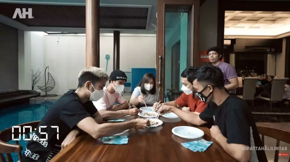 potret seleb ngabuburit © 2021 brilio.net