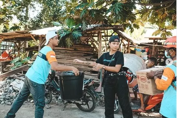 seleb jadi relawan untuk korban bencana alam dari berbagai sumber