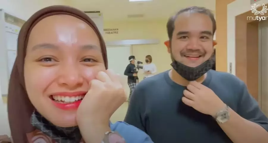 Tya arifin jenguk bayi siti © YouTube