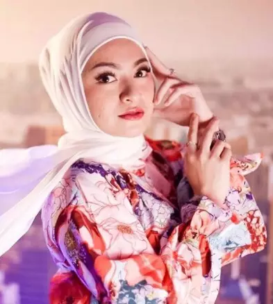 Artis ini pernah belajar lebih dari satu agama © berbagai sumber Artis ini pernah belajar lebih dari satu agama © berbagai sumber