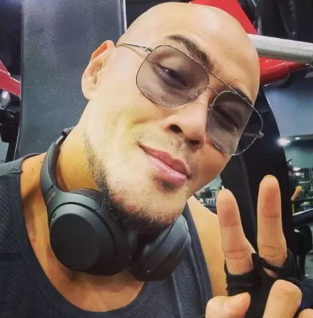 seleb beda keyakinan dengan orang tua © berbagai sumber