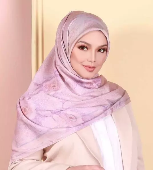 Seleb melahirkan di usia lebih dari 40 tahun dari berbagai sumber