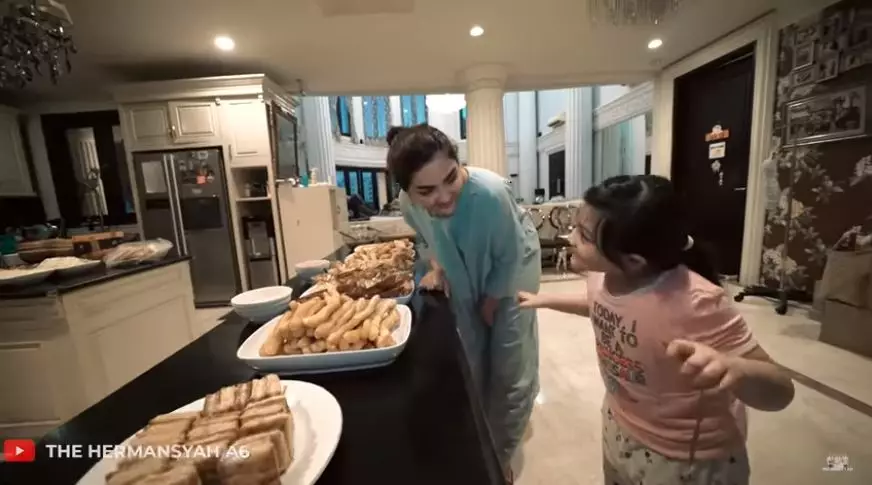 Ashanty pertama buber tanpa Aurel © 2021 brilio.net Ashanty pertama buber tanpa Aurel © 2021 brilio.net