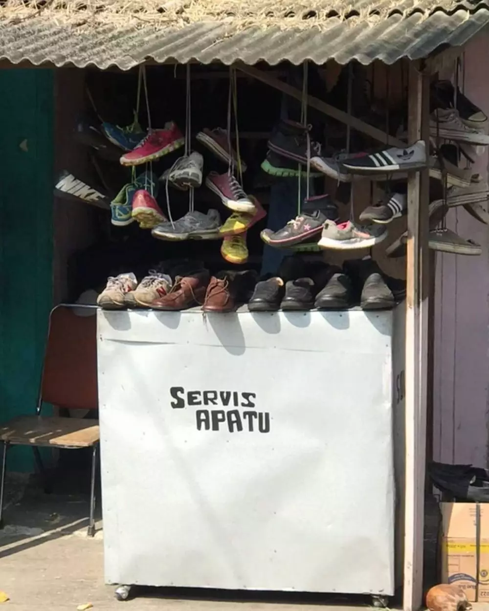 tulisan nanggung di tempat umum © Berbagai Sumber