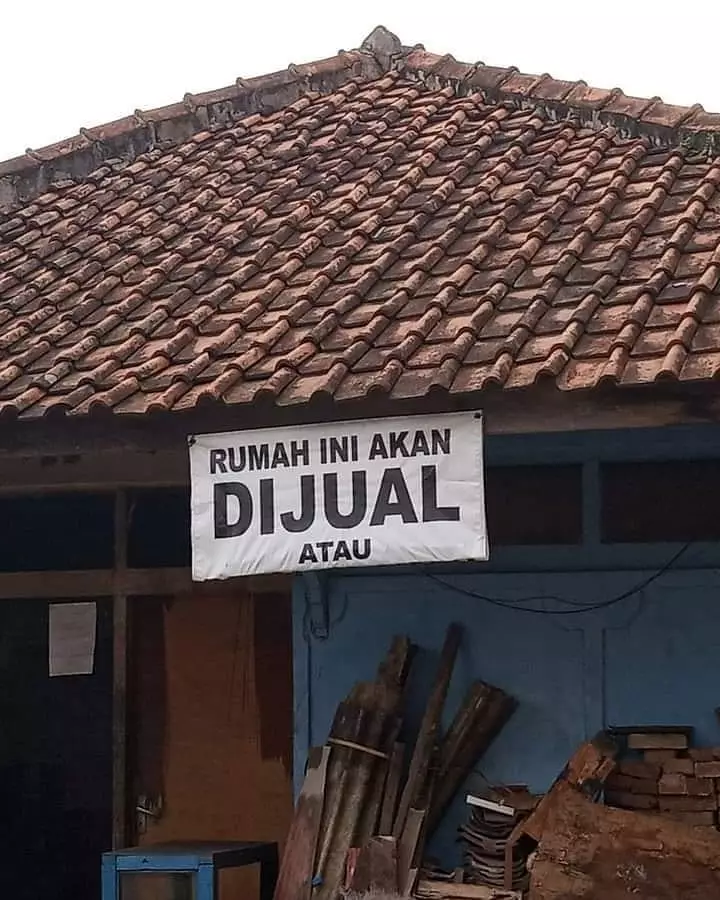tulisan nanggung di tempat umum © Berbagai Sumber