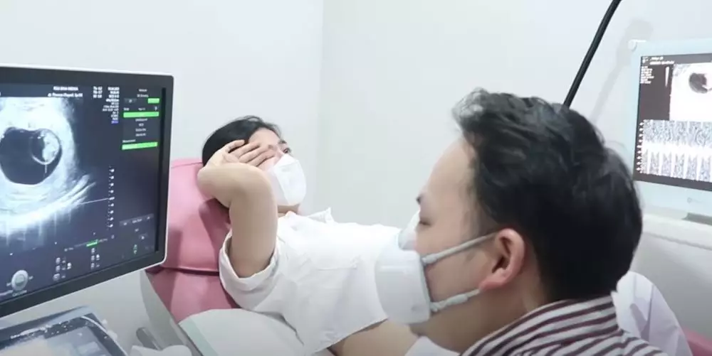 Felicya Angelista dan Caesar Hito menangis lihat USG © 2021 brilio.net YouTube