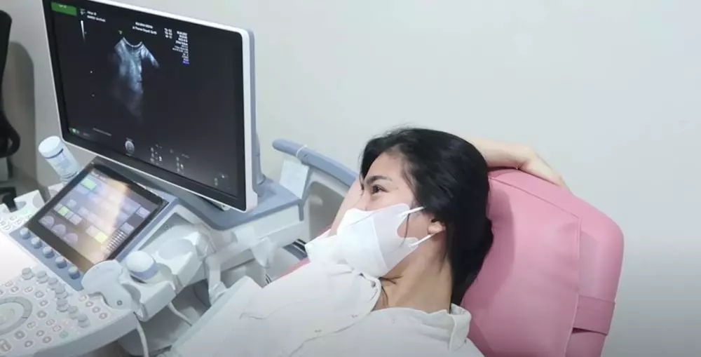 Felicya Angelista dan Caesar Hito menangis lihat USG © 2021 brilio.net YouTube