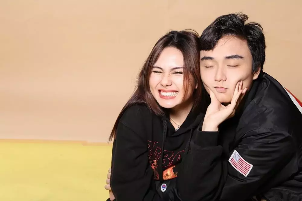 pemotretan leon dozan bareng pacar © Instagram