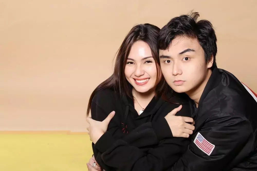 pemotretan leon dozan bareng pacar © Instagram