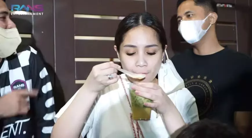 Raffi panggil  pedagang untuk nagita © 2021 brilio.net