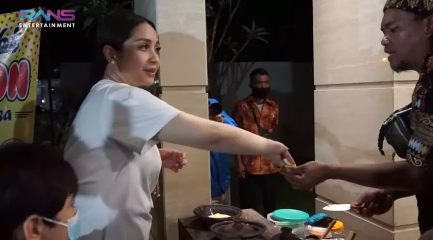 Raffi panggil  pedagang untuk nagita © 2021 brilio.net