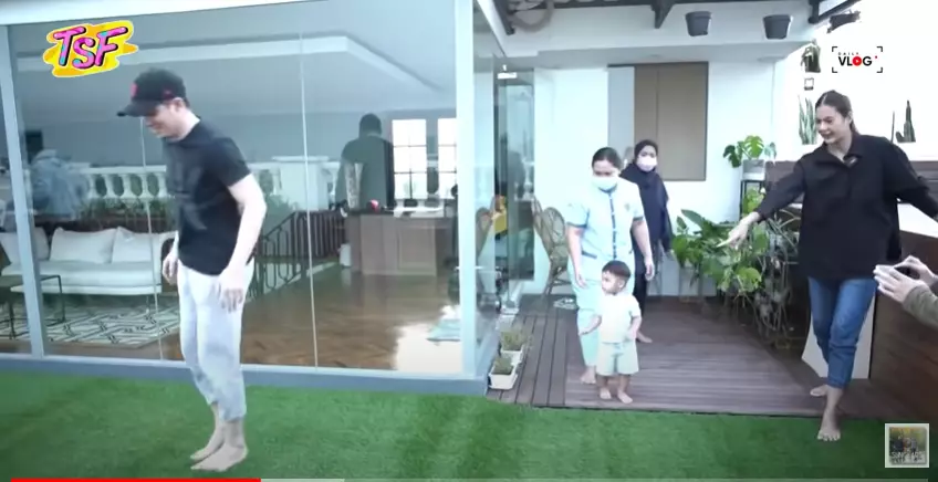 Potret rooftop rumah Zaskia Sungkar YouTube dan Instagram Potret rooftop rumah Zaskia Sungkar YouTube dan Instagram