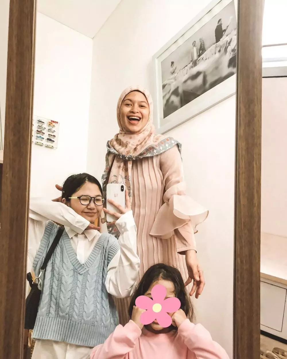 Gaya OOTD Zhi Alatas saat hamil © 2021 brilio.net Gaya OOTD Zhi Alatas saat hamil © 2021 brilio.net