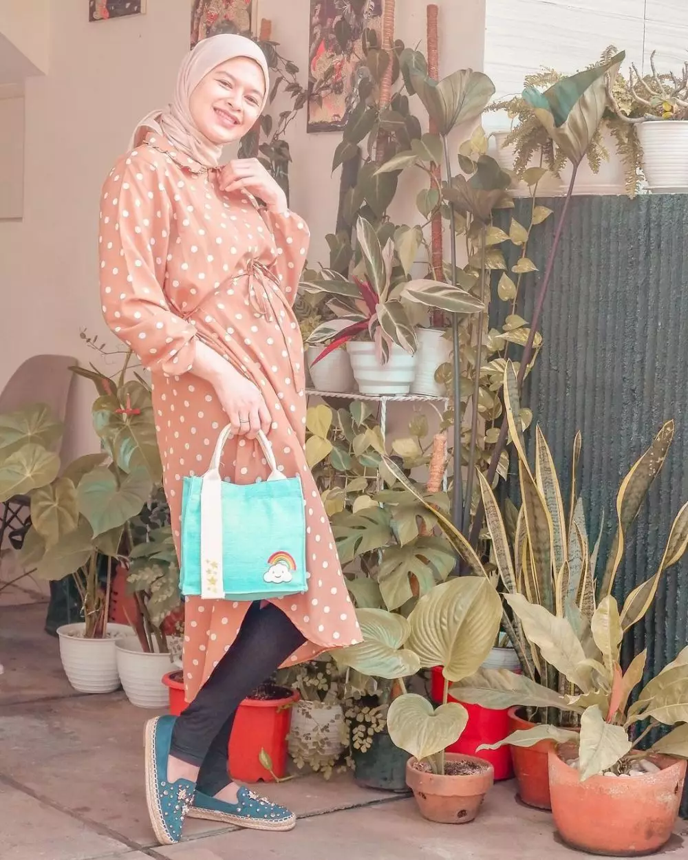 Gaya OOTD Zhi Alatas saat hamil © 2021 brilio.net Gaya OOTD Zhi Alatas saat hamil © 2021 brilio.net