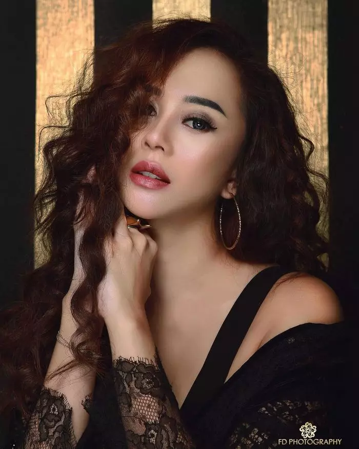 pemotretan seleb dengan rambut curly © instagram