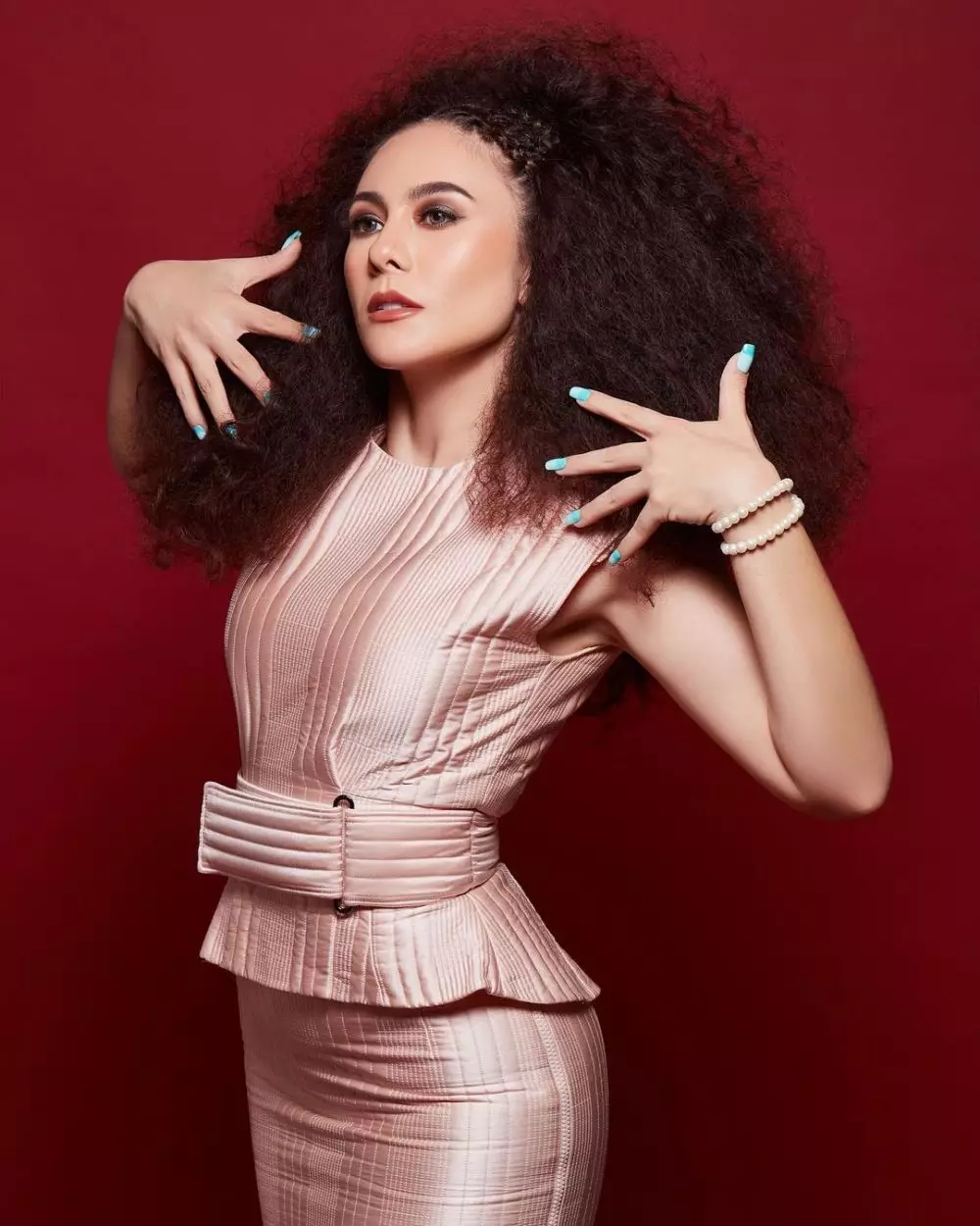 pemotretan seleb dengan rambut curly © instagram