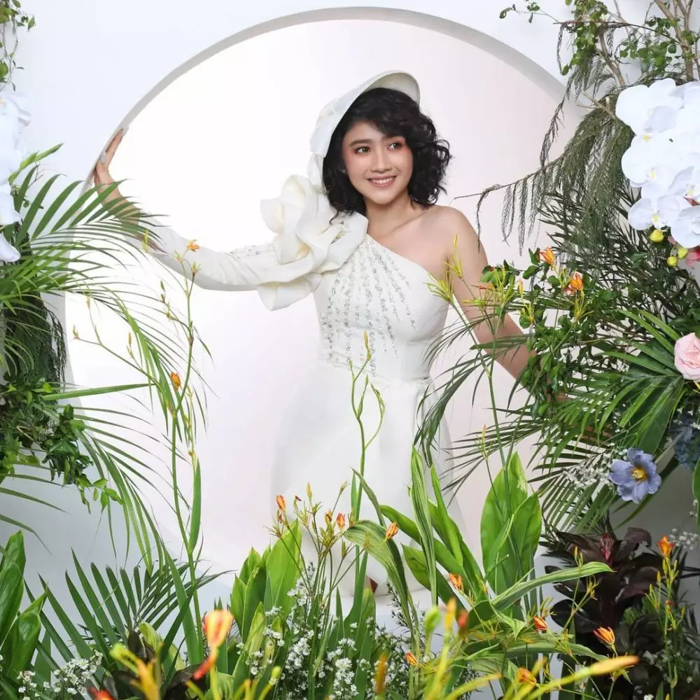 pemotretan seleb dengan rambut curly © instagram