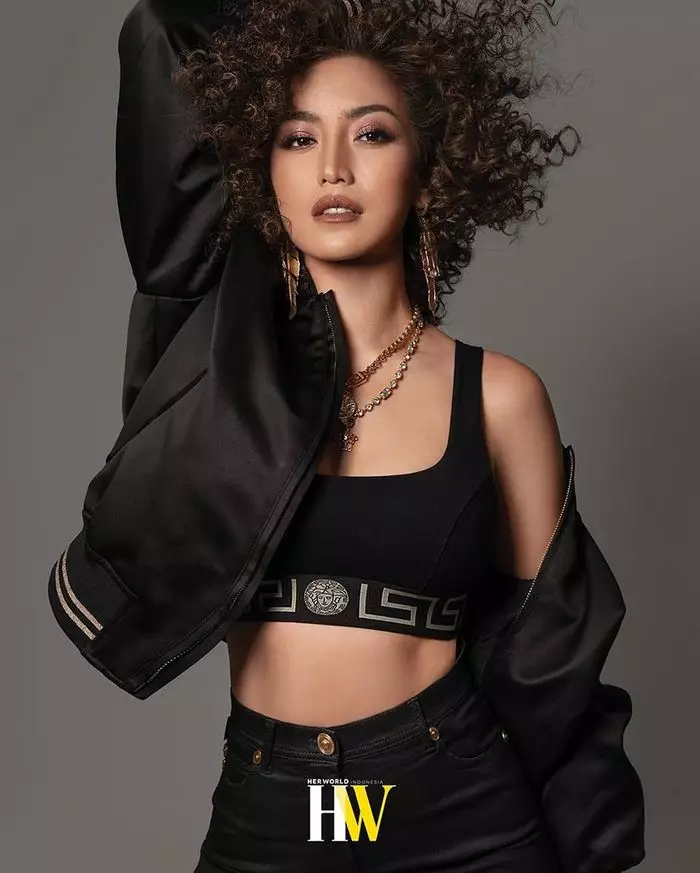 pemotretan seleb dengan rambut curly © instagram