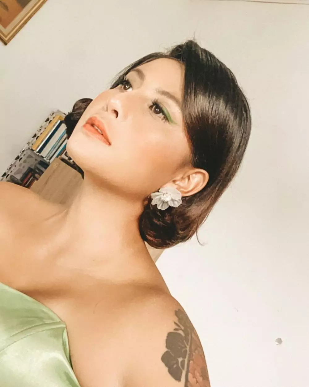 pemotretan awkarin pakai kebaya © Instagram